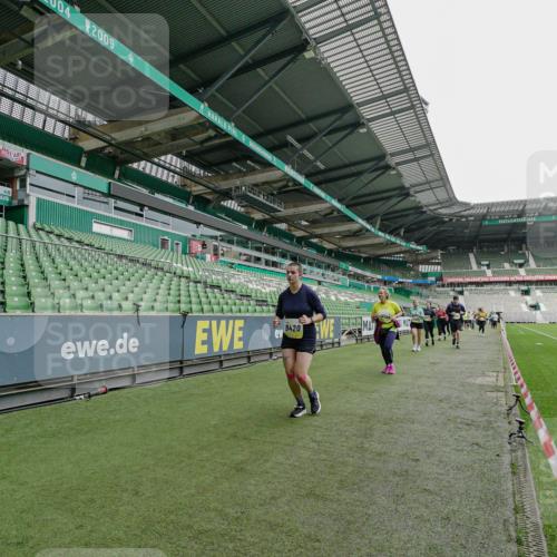 05.10.2025 - 20. swb-Marathon Bremen Michael Burmester http://msf.ph/oto/9226507 05.10.2025 10:46:06 Laufen im Stadion 7014, 7410, 9203, 9301, 9420, 9465, 9643, 9695, 9838, 9869, 10023, 10083, 10186, 10201, 10220, 10312, 10450, 10465, 10472, 10496, 10564, 10575, 10602, 10721, 10728, 10736, 10756, 10759, 10949, 10976, 11008, 11020, 11029, 11036, 11068, 11082, 11107, 11182, 11332, 11358, 11438, 9242, 9756, 10000, 10671, 10752, 10808, 10842, 11541 meine-sportfotos.de