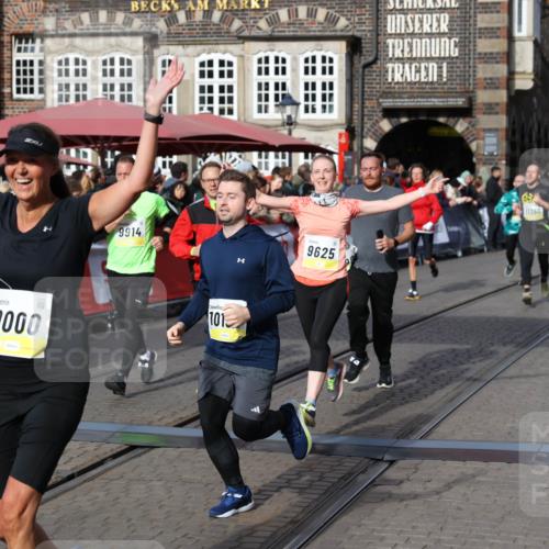 05.10.2025 - 20. swb-Marathon Bremen Yannick Fuchs http://msf.ph/oto/9226511 05.10.2025 10:57:38 Ziel 9000, 9215, 9625, 9904, 9914, 9962, 10139, 10645, 10739, 10950, 11360, 11606 meine-sportfotos.de