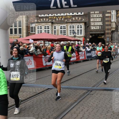 05.10.2025 - 20. swb-Marathon Bremen Yannick Fuchs http://msf.ph/oto/9226513 05.10.2025 11:00:49 Ziel 9271, 9272, 9858, 10518, 10872, 10901, 11034, 11162 meine-sportfotos.de