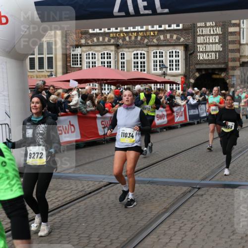 05.10.2025 - 20. swb-Marathon Bremen Yannick Fuchs http://msf.ph/oto/9226517 05.10.2025 11:00:49 Ziel 9271, 9272, 9858, 10518, 10872, 10901, 11034, 11162 meine-sportfotos.de