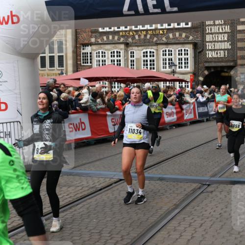 05.10.2025 - 20. swb-Marathon Bremen Yannick Fuchs http://msf.ph/oto/9226524 05.10.2025 11:00:49 Ziel 9271, 9272, 9858, 10518, 10872, 10901, 11034, 11162 meine-sportfotos.de