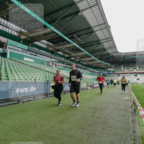 05.10.2025 - 20. swb-Marathon Bremen Michael Burmester http://msf.ph/oto/9226526 05.10.2025 10:46:14 Laufen im Stadion 7014, 7410, 9203, 9301, 9420, 9465, 9643, 9695, 9818, 9838, 9869, 9891, 10023, 10083, 10186, 10201, 10220, 10312, 10450, 10465, 10472, 10496, 10564, 10575, 10602, 10721, 10736, 10756, 10759, 10832, 10949, 10976, 10994, 11008, 11020, 11029, 11036, 11068, 11082, 11107, 11182, 11332, 11358, 11438, 11555, 11652, 10000, 10728, 11541 meine-sportfotos.de