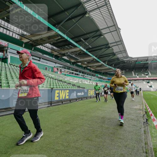 05.10.2025 - 20. swb-Marathon Bremen Michael Burmester http://msf.ph/oto/9226540 05.10.2025 10:46:18 Laufen im Stadion 7014, 7410, 9301, 9420, 9465, 9643, 9695, 9818, 9838, 9869, 9891, 9959, 10023, 10083, 10201, 10220, 10312, 10450, 10465, 10496, 10564, 10575, 10721, 10736, 10756, 10759, 10832, 10949, 10976, 10994, 11008, 11020, 11029, 11036, 11068, 11082, 11107, 11182, 11332, 11358, 11438, 11555, 11652, 9203, 10000, 10186, 10472, 10602, 10728, 11541 meine-sportfotos.de
