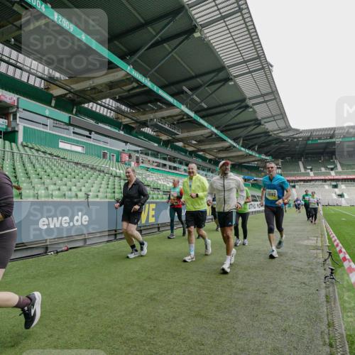 05.10.2025 - 20. swb-Marathon Bremen Michael Burmester http://msf.ph/oto/9226549 05.10.2025 10:46:23 Laufen im Stadion 7014, 7410, 9301, 9420, 9465, 9643, 9695, 9818, 9838, 9869, 9891, 9959, 10023, 10083, 10220, 10312, 10450, 10465, 10496, 10564, 10575, 10721, 10736, 10756, 10759, 10832, 10949, 10976, 10994, 11008, 11020, 11029, 11036, 11068, 11082, 11107, 11182, 11332, 11358, 11438, 11555, 11652, 11653, 9203, 10186, 10201, 10472, 10602, 10728, 11020 meine-sportfotos.de