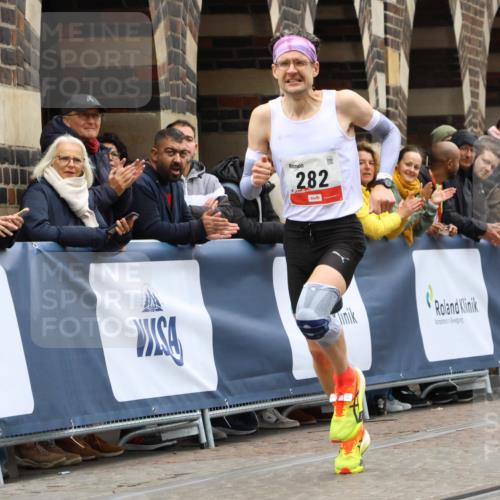 05.10.2025 - 20. swb-Marathon Bremen Strokosch-Dieckow http://msf.ph/oto/9226553 05.10.2025 12:21:04 Ziel 282 meine-sportfotos.de