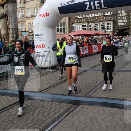 05.10.2025 - 20. swb-Marathon Bremen Yannick Fuchs http://msf.ph/oto/9226558 05.10.2025 11:00:51 Ziel 9272, 9327, 9389, 9827, 9858, 10182, 10518, 10571, 10690, 10872, 10901, 11034, 11162 meine-sportfotos.de