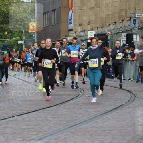 05.10.2025 - 20. swb-Marathon Bremen Strokosch-Dieckow http://msf.ph/oto/9226565 05.10.2025 10:49:18 Ziel 9206, 9333, 9435, 9708, 10118, 10519, 10715, 10735, 11057, 11319, 11598, 11672 meine-sportfotos.de