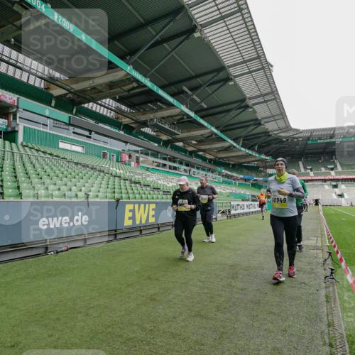 05.10.2025 - 20. swb-Marathon Bremen Michael Burmester http://msf.ph/oto/9226569 05.10.2025 10:46:29 Laufen im Stadion 7014, 7410, 9301, 9420, 9465, 9695, 9818, 9869, 9891, 9959, 10023, 10083, 10220, 10312, 10450, 10465, 10564, 10575, 10721, 10736, 10756, 10759, 10832, 10949, 10994, 11008, 11036, 11082, 11107, 11182, 11332, 11358, 11438, 11555, 11652, 11653, 9203, 9643, 9838, 10186, 10201, 10472, 10496, 10602, 10728, 10976, 11020, 11029, 11036, 11068, 11332 meine-sportfotos.de