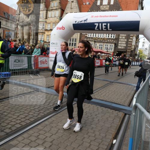 05.10.2025 - 20. swb-Marathon Bremen Yannick Fuchs http://msf.ph/oto/9226581 05.10.2025 11:00:52 Ziel 9272, 9327, 9389, 9827, 9858, 10182, 10518, 10571, 10690, 10872, 10901, 11034 meine-sportfotos.de