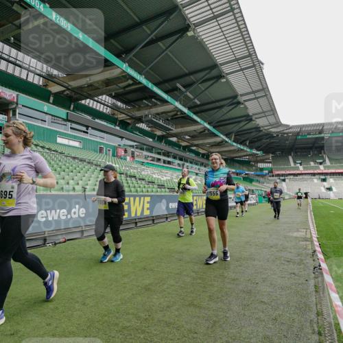 05.10.2025 - 20. swb-Marathon Bremen Michael Burmester http://msf.ph/oto/9226597 05.10.2025 10:46:39 Laufen im Stadion 7014, 7410, 9301, 9465, 9640, 9695, 9818, 9869, 9891, 9959, 10220, 10312, 10450, 10465, 10564, 10575, 10635, 10721, 10736, 10756, 10832, 10949, 10994, 11008, 11082, 11107, 11182, 11247, 11358, 11440, 11555, 11652, 11653, 9420, 9465, 9643, 9838, 10023, 10083, 10201, 10496, 10575, 10759, 10976, 11020, 11029, 11036, 11068, 11332, 11438 meine-sportfotos.de