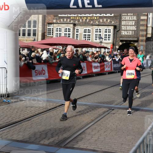 05.10.2025 - 20. swb-Marathon Bremen Yannick Fuchs http://msf.ph/oto/9226598 05.10.2025 10:57:44 Ziel 9309, 9625, 9747, 9904, 9914, 9962, 10139, 10694, 10739, 10754, 11352, 11360, 11583 meine-sportfotos.de