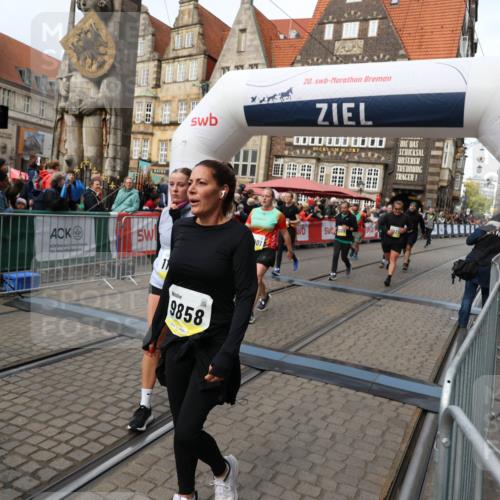 05.10.2025 - 20. swb-Marathon Bremen Yannick Fuchs http://msf.ph/oto/9226606 05.10.2025 11:00:53 Ziel 9272, 9327, 9389, 9827, 9858, 10182, 10518, 10571, 10690, 10872, 10901, 11034 meine-sportfotos.de