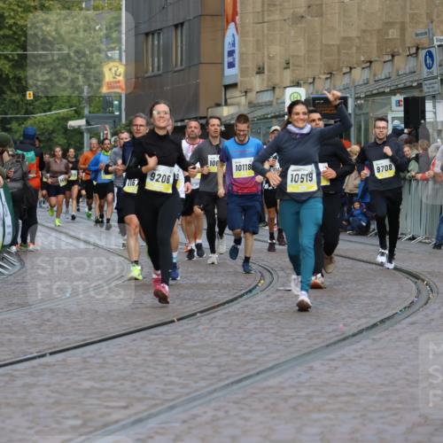 05.10.2025 - 20. swb-Marathon Bremen Strokosch-Dieckow http://msf.ph/oto/9226611 05.10.2025 10:49:18 Ziel 9206, 9333, 9435, 9708, 10118, 10519, 10715, 10735, 11057, 11319, 11598, 11672 meine-sportfotos.de