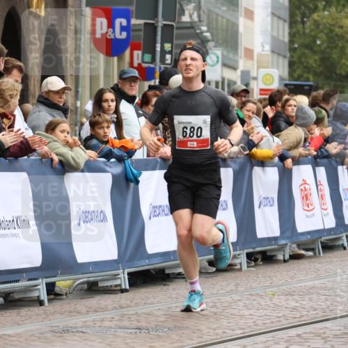 05.10.2025 - 20. swb-Marathon Bremen Strokosch-Dieckow http://msf.ph/oto/9226612 05.10.2025 12:21:22 Ziel 680 meine-sportfotos.de