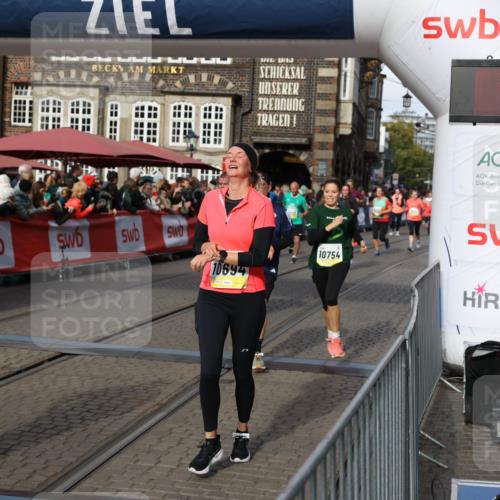05.10.2025 - 20. swb-Marathon Bremen Yannick Fuchs http://msf.ph/oto/9226623 05.10.2025 10:57:45 Ziel 9309, 9372, 9585, 9625, 9747, 9904, 9914, 9943, 9962, 10139, 10250, 10555, 10694, 10739, 10754, 11352, 11360, 11583 meine-sportfotos.de