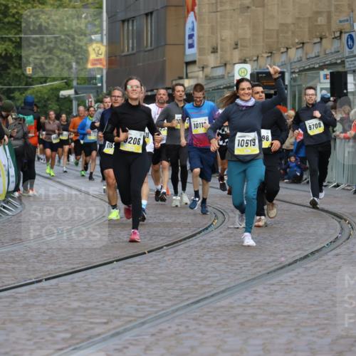 05.10.2025 - 20. swb-Marathon Bremen Strokosch-Dieckow http://msf.ph/oto/9226626 05.10.2025 10:49:18 Ziel 9206, 9333, 9435, 9708, 10118, 10519, 10715, 10735, 11057, 11319, 11598, 11672 meine-sportfotos.de