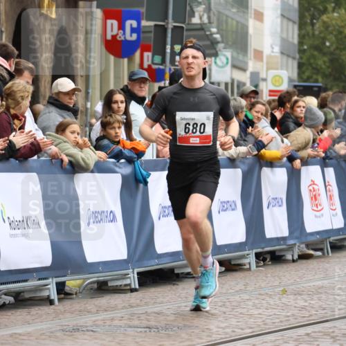 05.10.2025 - 20. swb-Marathon Bremen Strokosch-Dieckow http://msf.ph/oto/9226630 05.10.2025 12:21:22 Ziel 680 meine-sportfotos.de