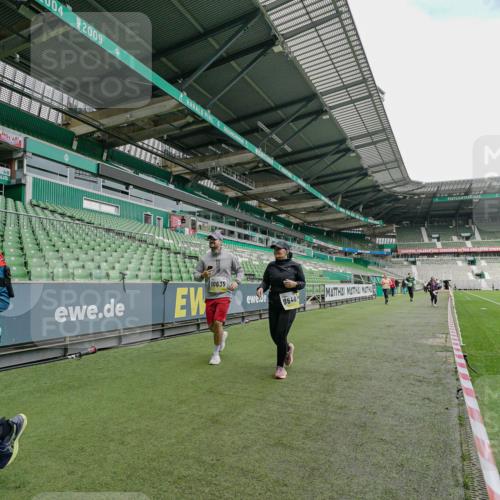 05.10.2025 - 20. swb-Marathon Bremen Michael Burmester http://msf.ph/oto/9226634 05.10.2025 10:47:11 Laufen im Stadion 9640, 9691, 9946, 9959, 10041, 10635, 10677, 11043, 11247, 11440, 11652, 11653, 9301, 9695, 9818, 9891, 10564, 10721, 10736, 10756, 10832, 10994, 11008, 11107, 11182, 11358, 11555 meine-sportfotos.de