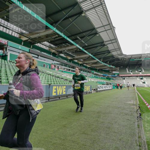 05.10.2025 - 20. swb-Marathon Bremen Michael Burmester http://msf.ph/oto/9226648 05.10.2025 10:47:21 Laufen im Stadion 9348, 9640, 9691, 9946, 10041, 10635, 10677, 11043, 11247, 11440, 9695, 9818, 9891, 9959, 10721, 10756, 10832, 10994, 11008, 11555, 11652, 11653 meine-sportfotos.de
