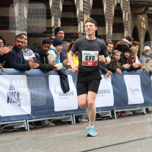 05.10.2025 - 20. swb-Marathon Bremen Strokosch-Dieckow http://msf.ph/oto/9226660 05.10.2025 12:21:24 Ziel 680 meine-sportfotos.de