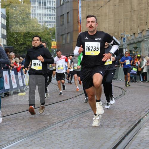 05.10.2025 - 20. swb-Marathon Bremen Strokosch-Dieckow http://msf.ph/oto/9226665 05.10.2025 10:49:23 Ziel 9206, 9233, 9435, 9555, 9708, 10118, 10381, 10519, 10673, 10735, 11319, 11487, 11598, 11672 meine-sportfotos.de