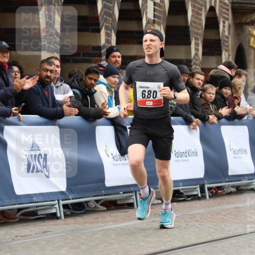 05.10.2025 - 20. swb-Marathon Bremen Strokosch-Dieckow http://msf.ph/oto/9226670 05.10.2025 12:21:24 Ziel 680 meine-sportfotos.de