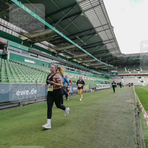 05.10.2025 - 20. swb-Marathon Bremen Michael Burmester http://msf.ph/oto/9226673 05.10.2025 10:47:57 Laufen im Stadion 9323, 9348, 9477, 9563, 9679, 9691, 9698, 9705, 9805, 9946, 10012, 10198, 10677, 10041, 11043, 11247, 11440 meine-sportfotos.de