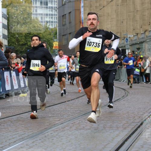 05.10.2025 - 20. swb-Marathon Bremen Strokosch-Dieckow http://msf.ph/oto/9226675 05.10.2025 10:49:23 Ziel 9206, 9233, 9435, 9555, 9708, 10118, 10381, 10519, 10673, 10735, 11319, 11487, 11598, 11672 meine-sportfotos.de