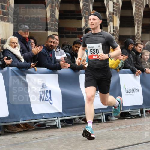 05.10.2025 - 20. swb-Marathon Bremen Strokosch-Dieckow http://msf.ph/oto/9226692 05.10.2025 12:21:24 Ziel 680 meine-sportfotos.de