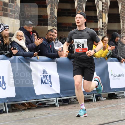 05.10.2025 - 20. swb-Marathon Bremen Strokosch-Dieckow http://msf.ph/oto/9226705 05.10.2025 12:21:24 Ziel 680 meine-sportfotos.de