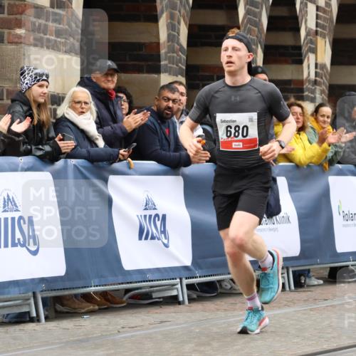 05.10.2025 - 20. swb-Marathon Bremen Strokosch-Dieckow http://msf.ph/oto/9226717 05.10.2025 12:21:24 Ziel 680 meine-sportfotos.de