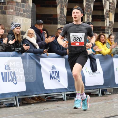 05.10.2025 - 20. swb-Marathon Bremen Strokosch-Dieckow http://msf.ph/oto/9226727 05.10.2025 12:21:24 Ziel 680 meine-sportfotos.de