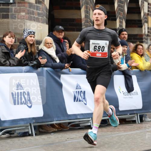 05.10.2025 - 20. swb-Marathon Bremen Strokosch-Dieckow http://msf.ph/oto/9226740 05.10.2025 12:21:24 Ziel 680 meine-sportfotos.de