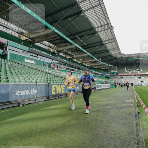 05.10.2025 - 20. swb-Marathon Bremen Michael Burmester http://msf.ph/oto/9226742 05.10.2025 10:49:13 Laufen im Stadion 9247, 9405, 9513, 9688, 9753, 10361, 10362, 10488, 10700, 10720, 11109, 11216, 11480, 11625, 11643, 9408, 10076, 10613, 10795, 10874, 10913, 11631, 11690, 11743 meine-sportfotos.de