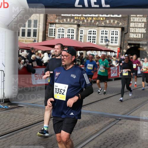 05.10.2025 - 20. swb-Marathon Bremen Yannick Fuchs http://msf.ph/oto/9226743 05.10.2025 10:57:47 Ziel 9309, 9372, 9585, 9747, 9943, 10225, 10250, 10329, 10555, 10694, 10739, 10754, 11352, 11360, 11520, 11521, 11583 meine-sportfotos.de