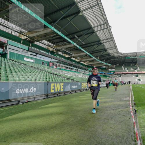 05.10.2025 - 20. swb-Marathon Bremen Michael Burmester http://msf.ph/oto/9226745 05.10.2025 10:49:22 Laufen im Stadion 9247, 9405, 9513, 9688, 9753, 10072, 10488, 10700, 10720, 11216, 11625, 11643, 10361, 10362, 10913, 11109, 11480 meine-sportfotos.de