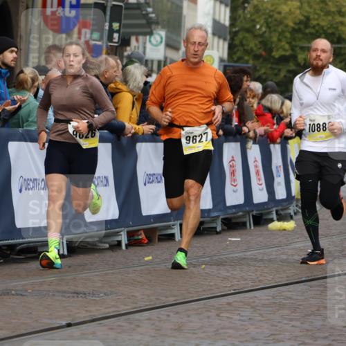 05.10.2025 - 20. swb-Marathon Bremen Strokosch-Dieckow http://msf.ph/oto/9226757 05.10.2025 10:49:32 Ziel 9626, 9627, 10170, 10381, 10636, 10712, 10888, 11579 meine-sportfotos.de