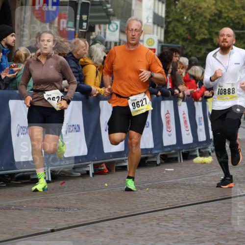 05.10.2025 - 20. swb-Marathon Bremen Strokosch-Dieckow http://msf.ph/oto/9226770 05.10.2025 10:49:32 Ziel 9626, 9627, 10170, 10381, 10636, 10712, 10888, 11579 meine-sportfotos.de