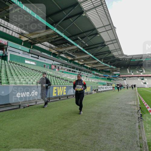 05.10.2025 - 20. swb-Marathon Bremen Michael Burmester http://msf.ph/oto/9226776 05.10.2025 10:49:55 Laufen im Stadion 9405, 9445, 9513, 9733, 9808, 9857, 10035, 10072, 10096, 10133, 10184, 10373, 10488, 10700, 10720, 10724, 10731, 11190, 11643, 9247, 9513, 9688, 9753, 10488, 11216, 11625 meine-sportfotos.de