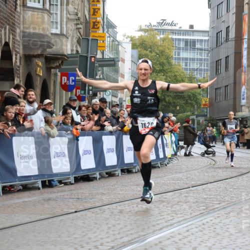 05.10.2025 - 20. swb-Marathon Bremen Strokosch-Dieckow http://msf.ph/oto/9226781 05.10.2025 12:21:49 Ziel 594, 1628 meine-sportfotos.de
