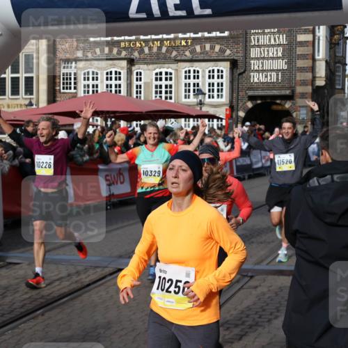 05.10.2025 - 20. swb-Marathon Bremen Yannick Fuchs http://msf.ph/oto/9226789 05.10.2025 10:57:50 Ziel 9309, 9372, 9585, 9943, 9979, 10225, 10250, 10329, 10341, 10555, 10694, 10754, 11352, 11520, 11521, 11583, 11731 meine-sportfotos.de