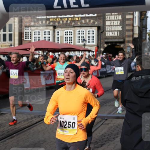 05.10.2025 - 20. swb-Marathon Bremen Yannick Fuchs http://msf.ph/oto/9226791 05.10.2025 10:57:50 Ziel 9309, 9372, 9585, 9943, 9979, 10225, 10250, 10329, 10341, 10555, 10694, 10754, 11352, 11520, 11521, 11583, 11731 meine-sportfotos.de