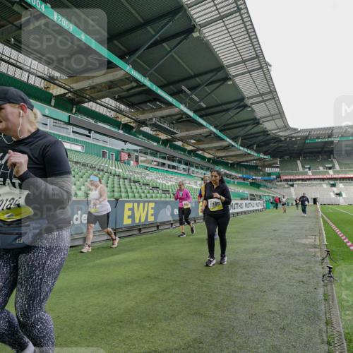 05.10.2025 - 20. swb-Marathon Bremen Michael Burmester http://msf.ph/oto/9226794 05.10.2025 10:50:14 Laufen im Stadion 9445, 9733, 9808, 9857, 10035, 10072, 10096, 10133, 10184, 10373, 10724, 10731, 11190, 9405, 9513, 9688, 10488, 10700, 10720, 11643 meine-sportfotos.de