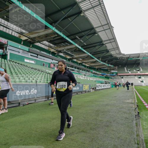 05.10.2025 - 20. swb-Marathon Bremen Michael Burmester http://msf.ph/oto/9226800 05.10.2025 10:50:15 Laufen im Stadion 9445, 9733, 9808, 9857, 10035, 10072, 10096, 10133, 10184, 10373, 10724, 10731, 11190, 9405, 9513, 10488, 10700, 10720, 11643 meine-sportfotos.de