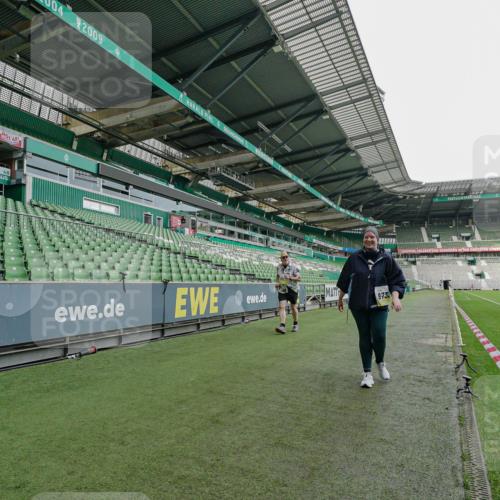 05.10.2025 - 20. swb-Marathon Bremen Michael Burmester http://msf.ph/oto/9226811 05.10.2025 10:50:25 Laufen im Stadion 9445, 9733, 9808, 9857, 10035, 10096, 10184, 10373, 10724, 10731, 11190, 10072, 10133, 10184, 10700 meine-sportfotos.de