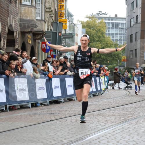 05.10.2025 - 20. swb-Marathon Bremen Strokosch-Dieckow http://msf.ph/oto/9226814 05.10.2025 12:21:49 Ziel 594, 1628 meine-sportfotos.de