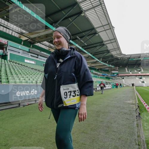 05.10.2025 - 20. swb-Marathon Bremen Michael Burmester http://msf.ph/oto/9226816 05.10.2025 10:50:27 Laufen im Stadion 9733, 9808, 10035, 10096, 10373, 10724, 10731, 11190, 9445, 9857, 10072, 10133, 10184, 10700, 11190 meine-sportfotos.de