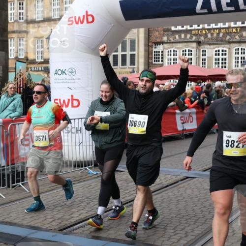05.10.2025 - 20. swb-Marathon Bremen Yannick Fuchs http://msf.ph/oto/9226817 05.10.2025 11:00:56 Ziel 9327, 9389, 9827, 9858, 10182, 10571, 10690, 10872, 10901, 11155 meine-sportfotos.de