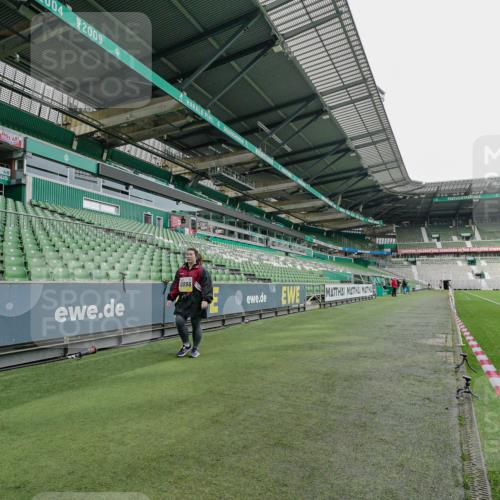 05.10.2025 - 20. swb-Marathon Bremen Michael Burmester http://msf.ph/oto/9226820 05.10.2025 10:50:32 Laufen im Stadion 9733, 9808, 10035, 10096, 10373, 10724, 9445, 9857, 10072, 10133, 10184, 10700, 10731, 11190 meine-sportfotos.de
