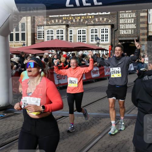 05.10.2025 - 20. swb-Marathon Bremen Yannick Fuchs http://msf.ph/oto/9226824 05.10.2025 10:57:51 Ziel 9309, 9372, 9585, 9943, 9979, 10225, 10250, 10329, 10341, 10555, 10754, 11352, 11520, 11521, 11731 meine-sportfotos.de